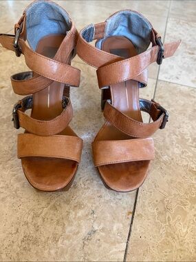 Dolce Vita Women’s Tan Leather Strappy Block Heel Sandals